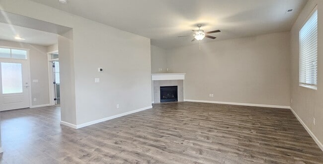 Building Photo - 640 Vickie Ln N