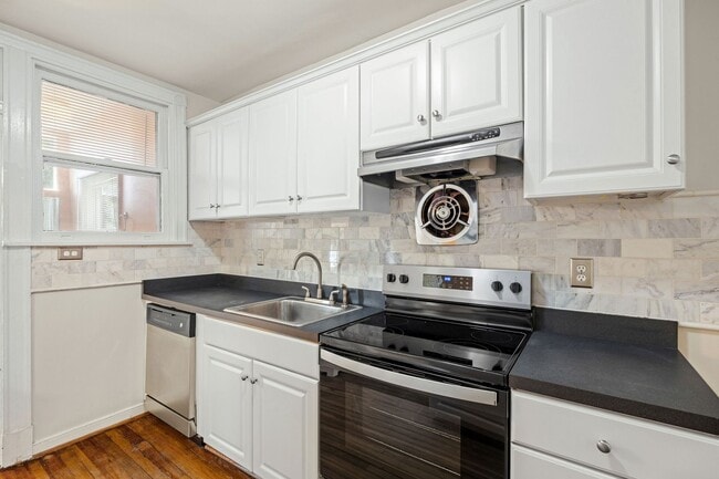 Building Photo - 3 Bedroom Home off of Patterson Ave **Avai...