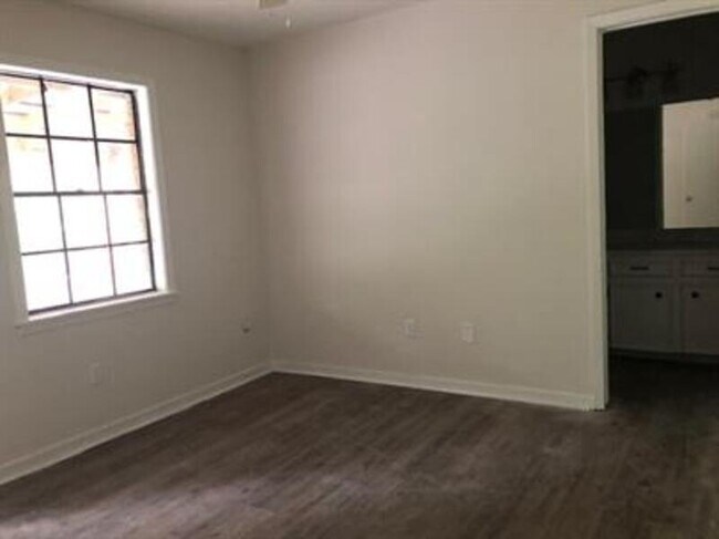Building Photo - 539 Woodland Hills Pl