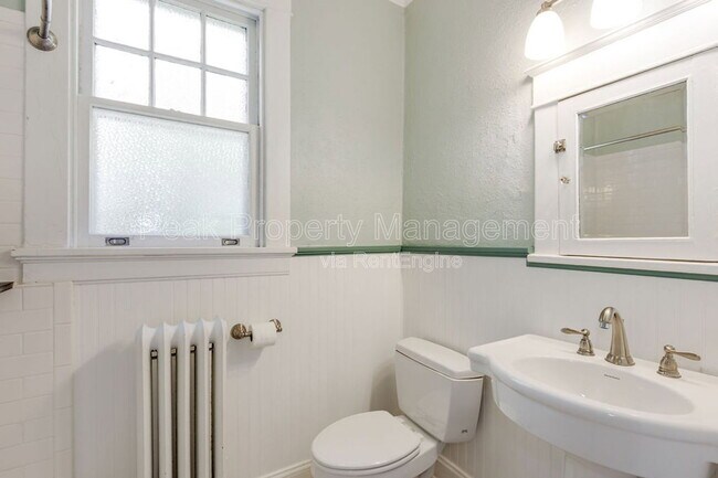 Building Photo - 1404 Wilmington Ave W