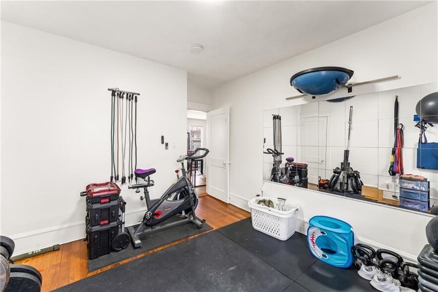 Building Photo - 19 Vale St