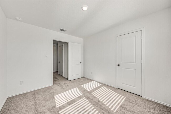 Building Photo - 367 Keefer