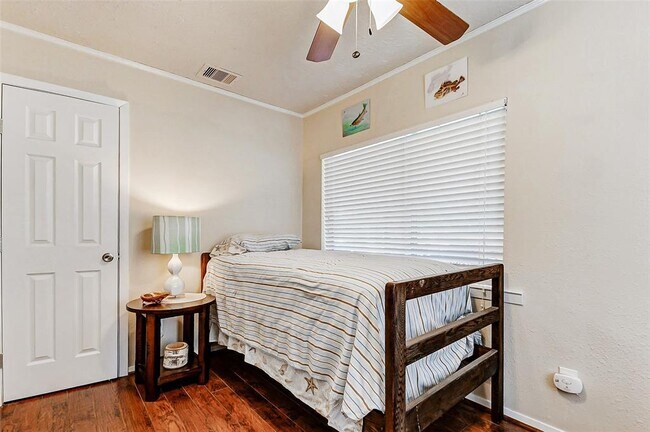 Building Photo - 465 Water View Dr