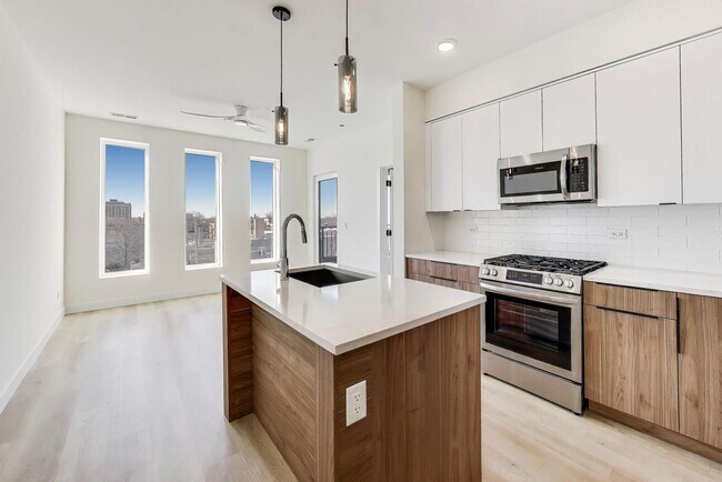 Building Photo - 1950 W Lawrence Ave