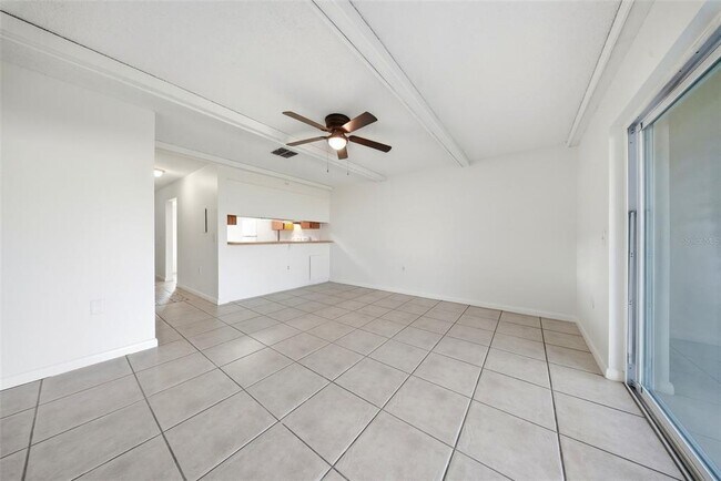 Building Photo - 2131 Ridge Rd S