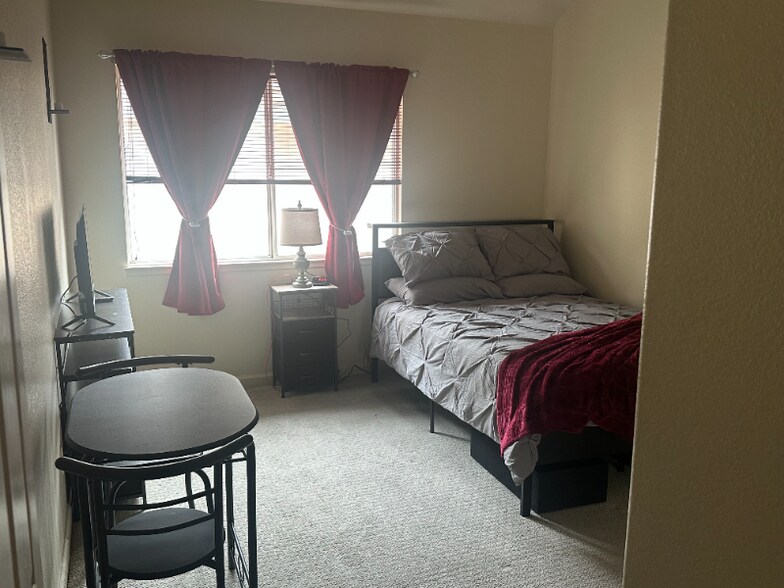 Building Photo - 4437 Rock Island Dr