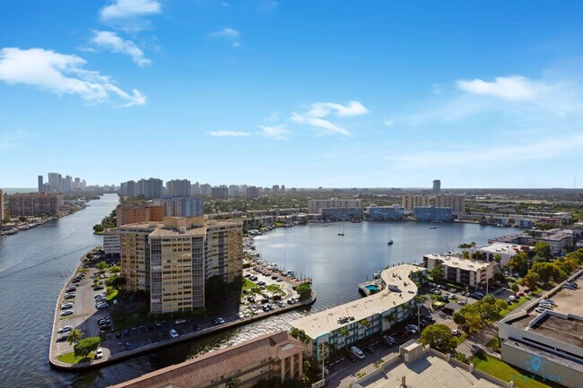 Building Photo - 2602 E Hallandale Beach Blvd