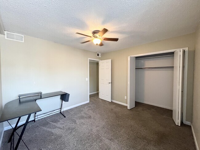 Building Photo - 710 E 200 S