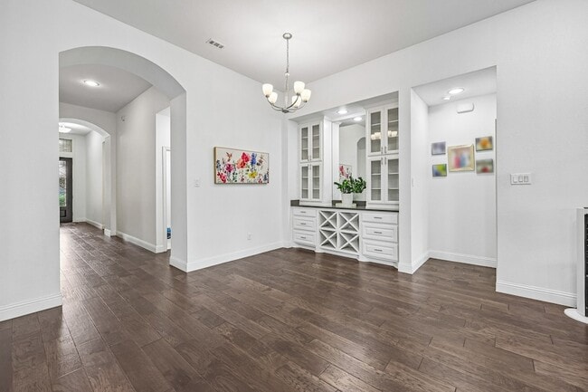 Building Photo - 808 Parkland Dr