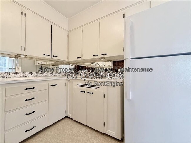 Building Photo - 1017 NE Birchwood Dr
