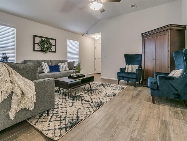 Building Photo - 2413 Northcreek Ln