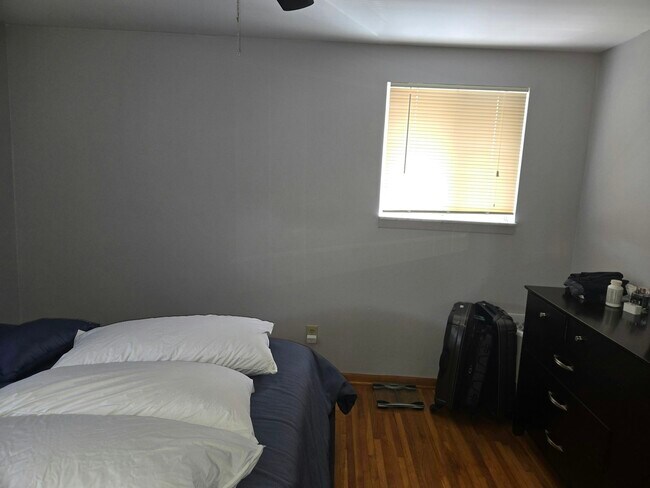 Building Photo - 205 Meadowlawn Rd