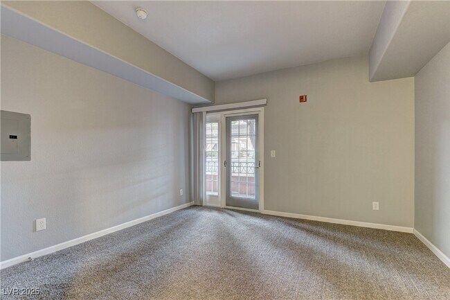 Building Photo - 10524 Autumn Pine Ave