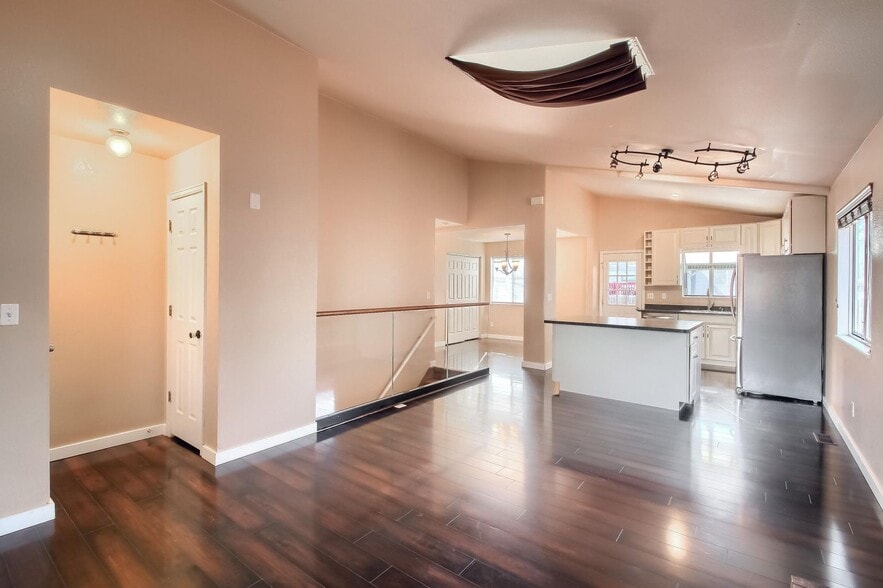 Building Photo - 3884 W 63rd Pl