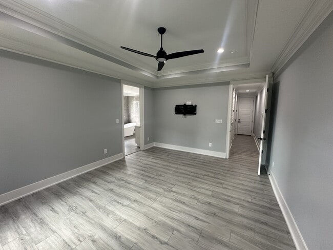 Building Photo - 253 Shawcroft Rd