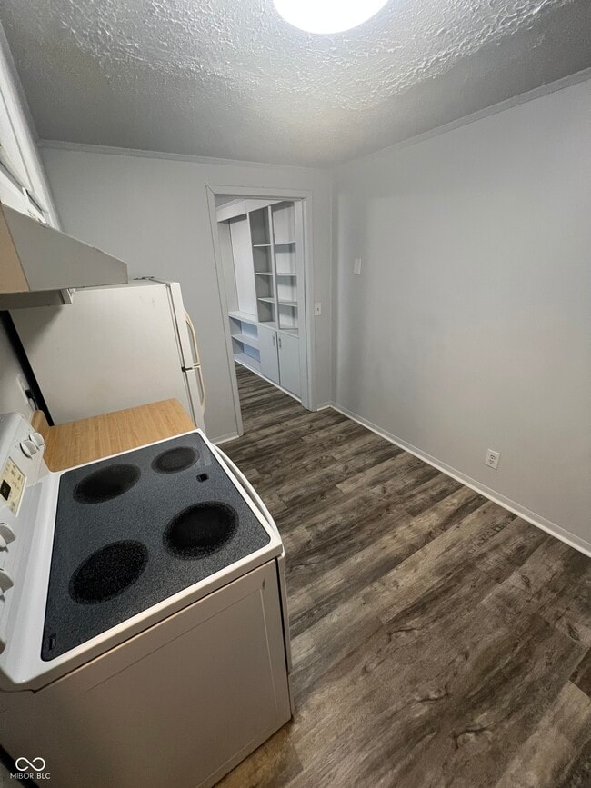 Building Photo - 2000 Indianapolis Rd