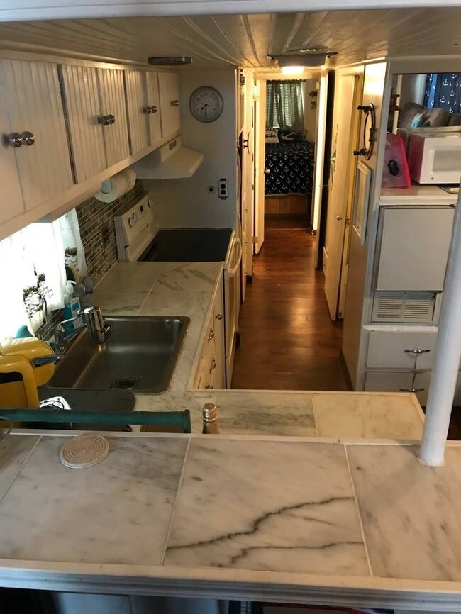 Building Photo - House Boat on Clemson Marina