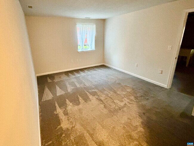 Building Photo - 460 Twinkling Springs Rd