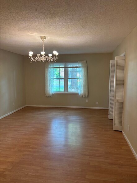 Building Photo - 604 Stafford Ave