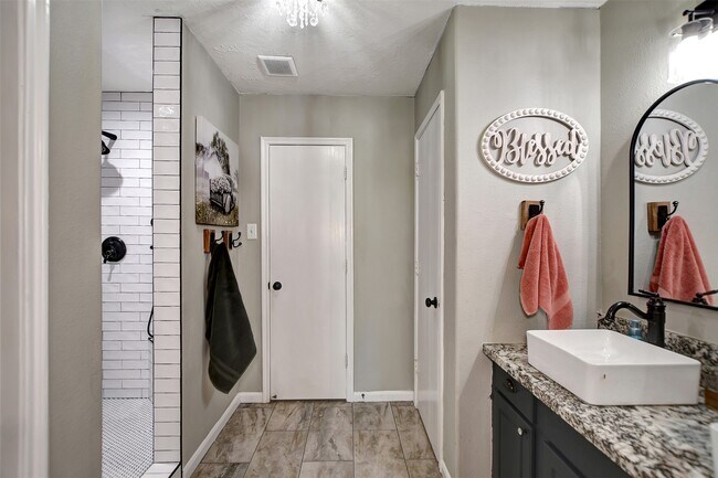 Building Photo - 25401 Hunting Trail