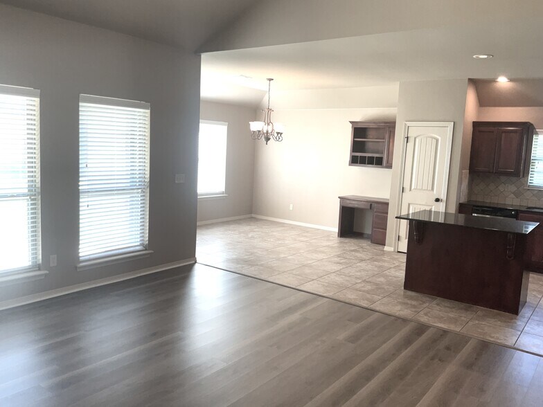 Building Photo - 14537 S Urbana Ct