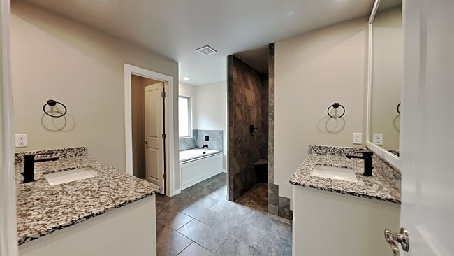 Building Photo - Spectacular 3 Bedroom 2 Bathroom Home in Britton Farms (Yukon Schools)