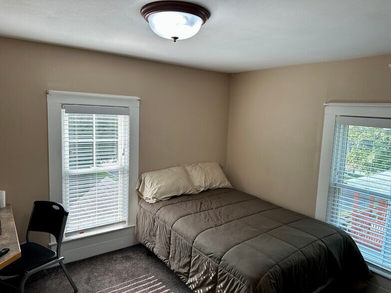 Bedroom 3 - 11 Pleasant St