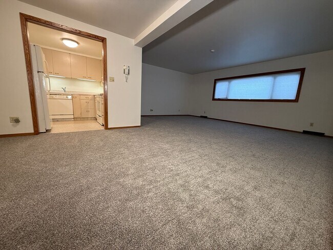 Building Photo - 100 W 17th St