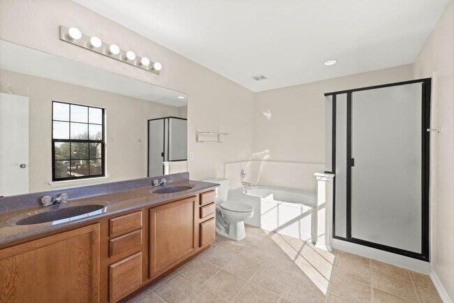 Building Photo - 204 Lauren Loop