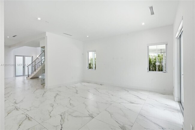 Building Photo - 8221 NW 34th St