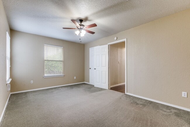 Building Photo - BEAUTIFUL 4-BEDROOM HOME NEAR UTSA