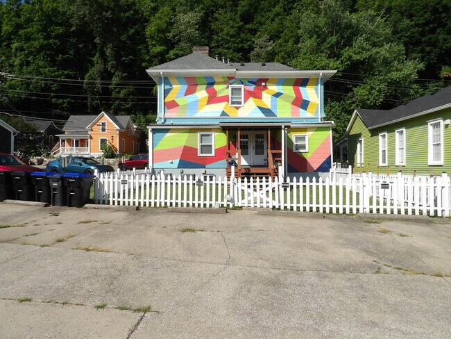 Building Photo - 604 Taylor Ave