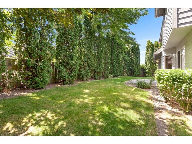 Building Photo - 4 Bedroom Bethany Home on a Large Corner L...