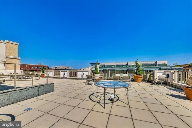 Building Photo - 1150 K St NW