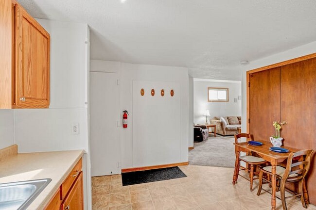 Building Photo - 813 19th Ave SW