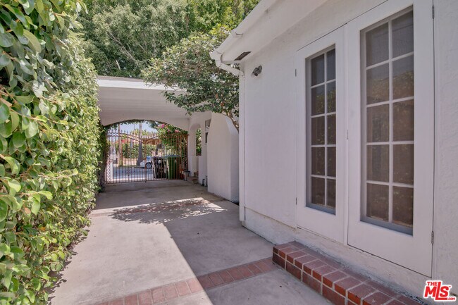 Building Photo - 641 N Martel Ave