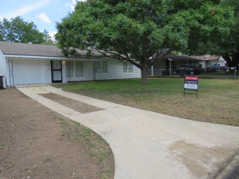 Primary Photo - 419 Anton Dr