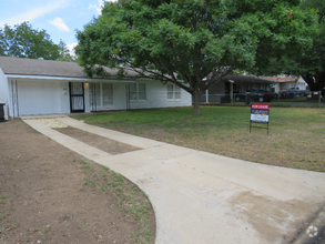 Building Photo - 419 Anton Dr