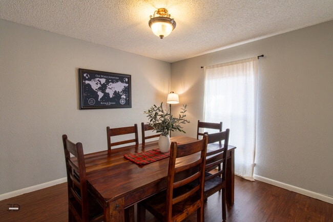 Building Photo - 5604 Greentree Ave