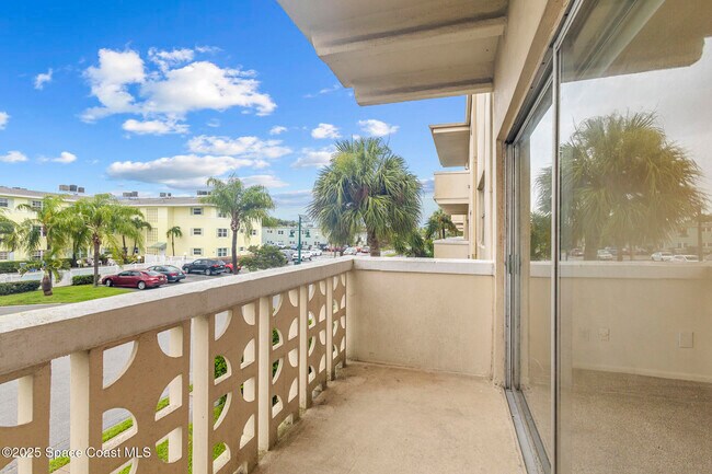 Building Photo - 223 Columbia Dr