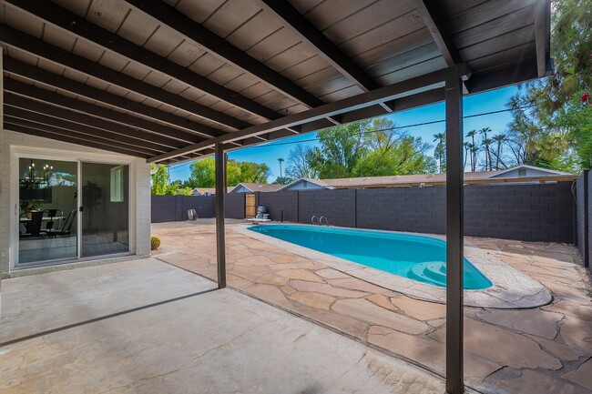 Building Photo - Great home in Tempe with a pool!