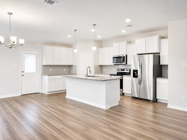 Building Photo - Available for Move-in June 10th!