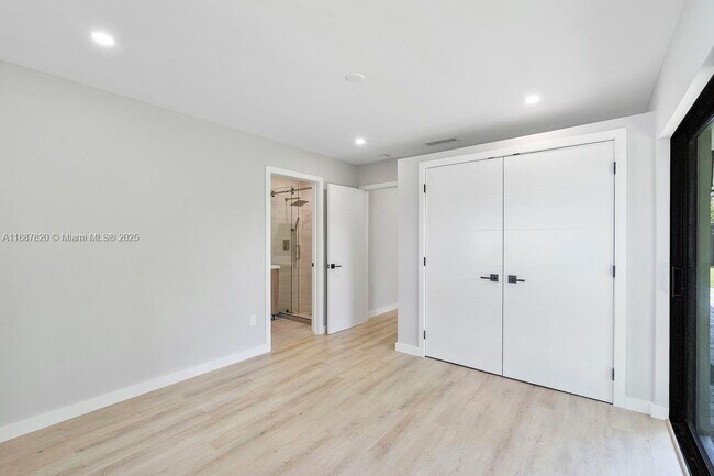 Building Photo - 10460 SW 93rd St