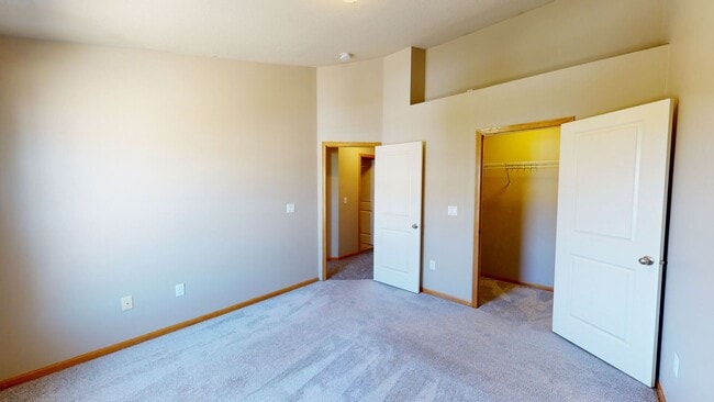 Building Photo - 2 Bedroom Ankeny Townhome Available Novemb...