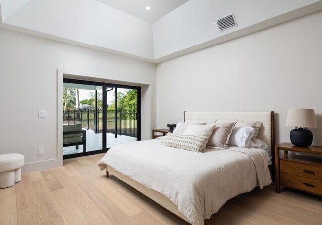 Building Photo - STUNNING REMODELED 4-BEDROOM, 3.5-BATH FUR...