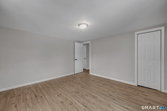 Building Photo - 8 Bancroft St