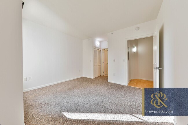 Building Photo - 140 S Van Ness Ave