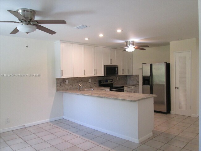 Building Photo - 4831 Bayview Dr