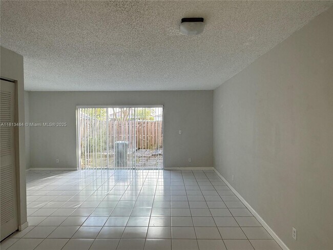 Building Photo - 17432 SW 140th Ct