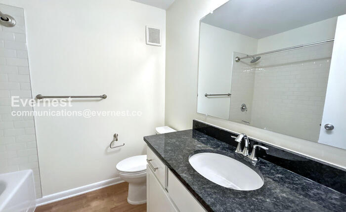 Building Photo - 16318 Taconic Cir